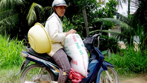 កម្មវិធីផ្សាយជាភាសាខ្មែរ មិត្តរួមដំណើរជាមួយប្រជាកសិករនៅវិញឡុង។