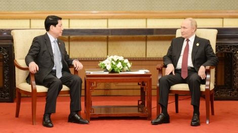 Kơdră chĕp pơgơ̆r teh đak Lương Cường pơma dơnuh hăm Ƀok kơdră tơm Nga Vladimir Putin.