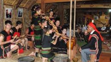 Rơtế tơrŭm môi tuăn