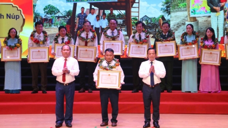 600 kăn teăng mâ veăng Hneăng hôp Tơ’noăng pâ nhuô̆m tơnêi têa kong pơlê Gia Lai