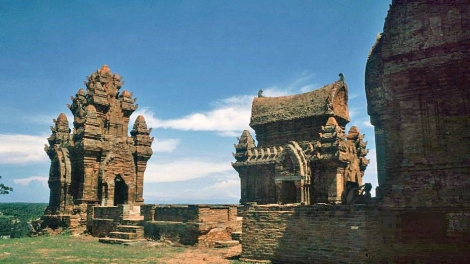 DUAH THAU KA BAOH PANUAC "ARIYA, KADHA ARIYA, KANAING ARIYA, PANUAC ARIYA" DALAM SAP CAM