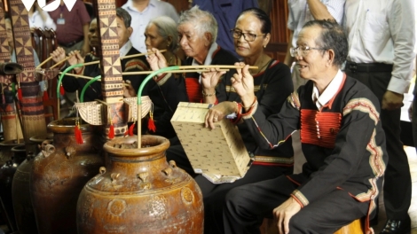 Hát về người cao tuổi Việt Nam