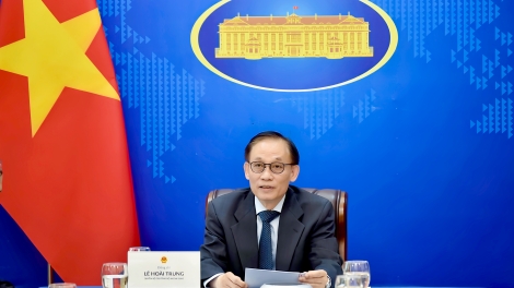 Kơdră tơm jang tơbôl kơplăh dang ei Lê Hoài Trung pơma điên thoăi hăm Kơdră tơm jang tơbôl teh đak Lào