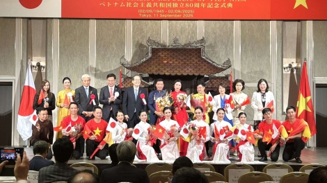 Hơdor glăi 80 thun akŏ pơjing Kơnuk kơna Việt Nam ƀơi Japan