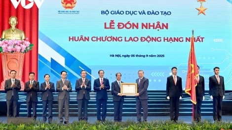 TỔNG BÍ THƯ TÔ LÂM PÂH BHIÊC BHAN HƠNH DEH 80 C’MOO TRUYỀN THỐNG NGÀNH GIÁO DỤC LÂNG KHAI GIẢNG C’MOO HỌC 2025-2026