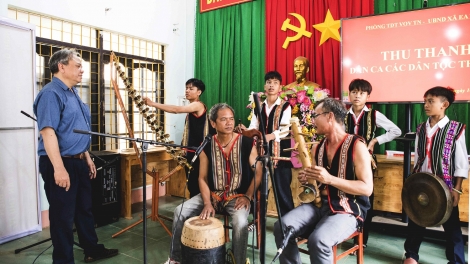 Asăp blŭ Việt Nam –Mkŏ dhar kreh dŭm ƀuôn sang