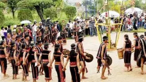 Khuyên chồng đừng theo giặc  (Mơhnhôk dêi kơnốu mâ tá tiô khu xâ)