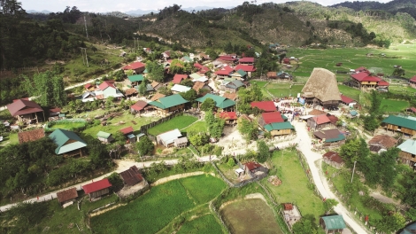 Biên djă druông hơnêp tung kuan tơring (Dựng xây quê hương)