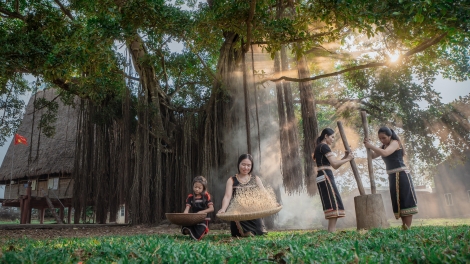 Sang  bơhiàn ờ niam bau kòn