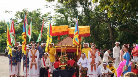 MIKVA BHAP BINI CAM UAN RAOK HAREI KATE THUN 2025