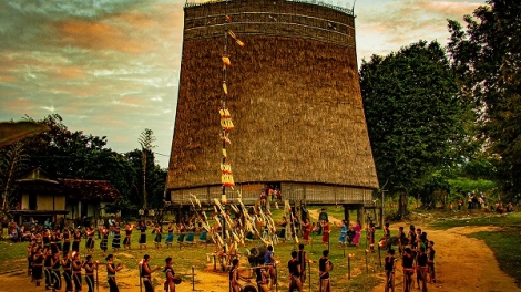 Tơlơi akhan đưm Kơbru "Tiều A Lé"