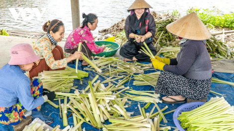 URANG U MINH HA “NGAK MBANG HU” MENG PHUN BỒN BỒN