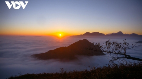 Mặt trời và tiếng hát 