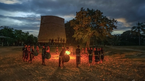 Sang  bơhiàn ờ niam bau kòn