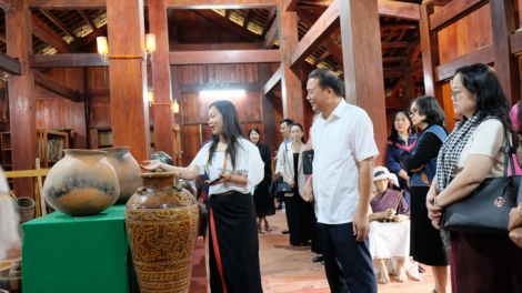 T’BHLÂNG PA DƯR DU LỊCH PA TÊÊT ĐH’RƯAH LÂNG VĂN HOÁ TY ĐANH ÂNG PAZÊNG ACOON COH