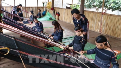 Tanh brai (Bảo tồn dệt thổ cẩm)