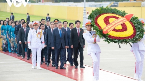 PR’HỌP G’LUH 10, QUỐC HỘI KHOÁ 15 - NĂC RAU TR’NƠƠP ĐOỌNG HA CR’CHĂL PA DƯR T’MÊÊ