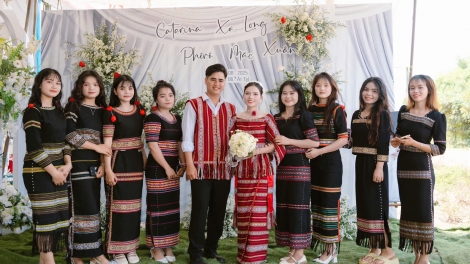 “Ia tơsâo amĭ mơmih djop dua bơnah”-Tơlơi pơtă hiam amăng pơdô̆ rơkơi bơnai mơng djuai ania Sêdang