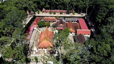 ស្ថាបត្យកម្មដ៏ពិសេសរបស់បងប្អូនខ្មែរនៅអាងយ៉ាង។