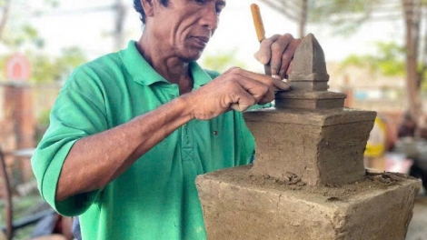 Dik dăk mơ-ak hrơi ngă yang Katê mơ̆ng djuai ania Chăm