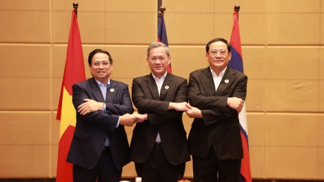 Thủ tướng ồng Phạm Minh Chính lơh broă mờ Thủ tướng lơgar Campuchia mờ Thủ tướng lơgar Lào