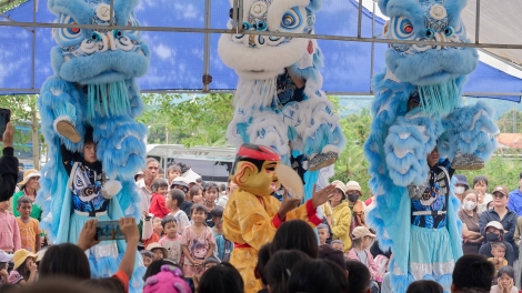 Cèng Trung thu tus mờ kơnòm dềt kal ke tàm Dăk Lăk 