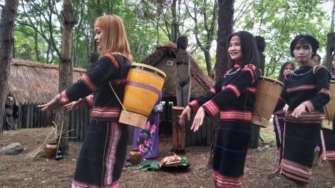 Ană Chơ Tuk Chơ Băn 