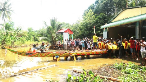 លំនាំល្អឯកនៃពិធីកិច្ចដាក់ទូកងចុះទឹក។