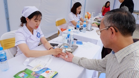 A NGĂT LÂNG ĐÁI THÁO ĐƯỜNG