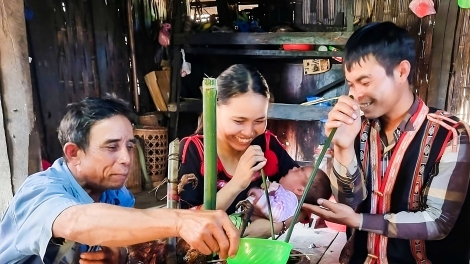 Mâu tơdroăng ki rơkâu xối tung rơxông mơngế dêi hdrông Bơhnéa