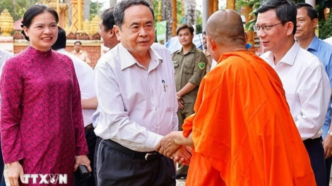 កឹងធើ ក្ដីសប្បាយរីករាយថ្ងៃបុណ្យមហាសាមគ្គីនៅតាមភូមិស្រុកបងប្អូនខ្មែរ។