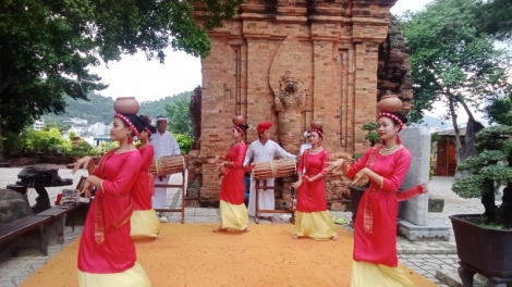 DUAH THAU BAOH PANUAC: " AKAU", "DAHLAK", " HULIN"