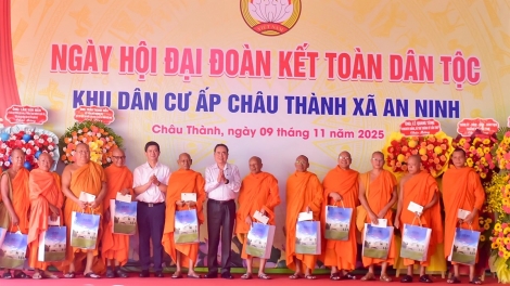 AKOK QUOC HOI TRẦN THANH MẪN HU MBAOK HAREI JUM PATAOM TAONG ABIH BANGSA DI BAN CAN THO