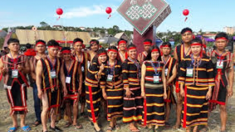 Pơlam oh kòn kòn sao bơsram jăk nàng geh broă lơh 