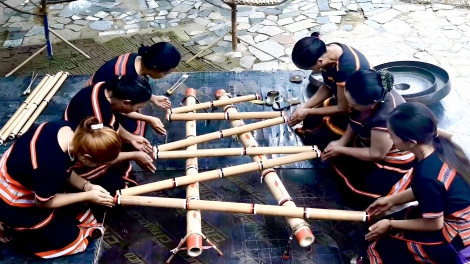 Nơ̆r re Klông Pút (Pơ̆t pơng) kơ bơngai Xơ Đăng