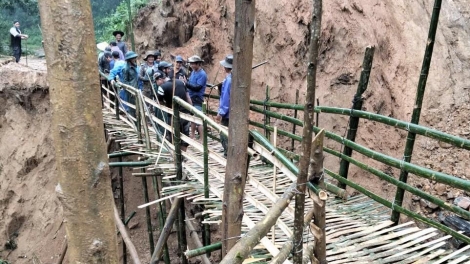 ĐHANUÔR ZR’LỤ DA DING CA COONG BHRỢ POONG ĐOỌNG Z’LÂH ZR’LỤ HR’LANG