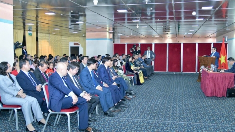 Thủ tướng Phạm Minh Chính tơƀơ̆p tơpôl bơngai Việt Nam tơ̆ Algeria