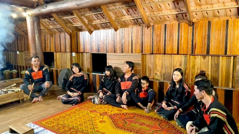 Tơdrong hơ-'mon Tây Nguyên – Nơ̆r re ang bri kông