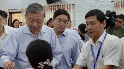 Tổng Bí thư Tô Lâm năm ngôi, asong tơmam ăn kon pơlei đei ƀơm ưh kơ ‘lơ̆ng yua đơ̆ng ‘mi tih tơ̆ Huế 