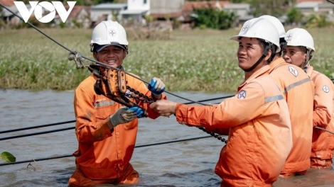 BHR’LẬ RAU BIL HƯ ÂNG ĐHÍ AMUỐT SỐ 13 BHRỢ T’VAIH: PAZÊNG APÊÊ ĐƯƠI ĐIỆN COH MIỀN TRUNG NĂC ZÊNG BƠƠN ĐƯƠI CỚ ĐIỆN