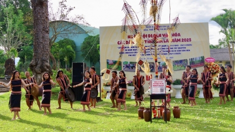 K’NOỌ 700 NGHỆ NHÂN TING PÂH T’NGAY BHIỆC BHAN K’CIR VĂN HOÁ ZÂP ACOON COH TỈNH GIA LAI