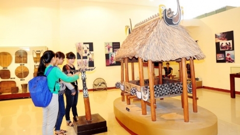 TRIỂN LÃM SẮC MÀU VĂN HÓA ZR’LỤ DA DING CA COONG ĐÀ NẴNG