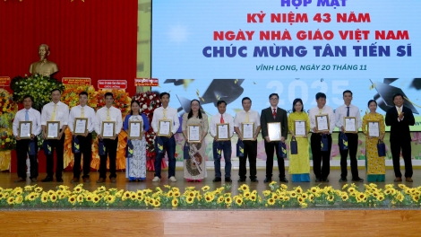 សាកលហាវិទ្យាល័យត្រាវិញ ឈានមុខក្នុងការធ្វើបរិវត្តកម្មឌីជីថុល អះអាងទីតាំងអប់រំរបស់តំបន់ដីសណ្ដទន្លេគឺវឡុង។