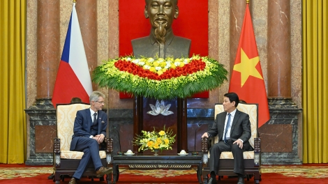 Pôa Lương Cường, Kăn xiâm hnê ngăn tơnêi têa tơdah Kăn xiâm hnê ngăn Kuô̆k hô̆i râ má môi Kuô̆k hô̆i Kŏng hoa Czëch