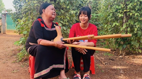  Mơ-ak pơhưč pran jua hăng tơlơi adoh Êđê