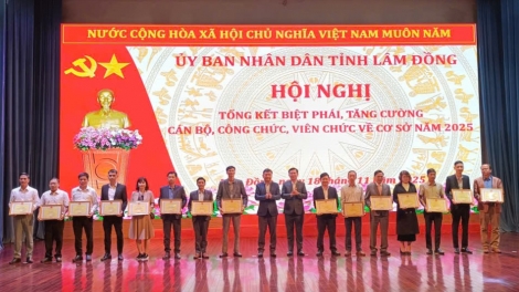 Lâm Đồng mĭn lah săk rnglăy nuĭh đă kan cán bộ gưl n’gor ntop kơl n’gâng kan ƀon lan xă 