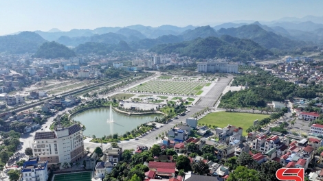 Cán bộ, đảnh viên Sơn La xanhz thàng làng dự thảo Văn kiện trình Đại hội Đảng tzièng kuaz dủn XIV: Anhz tzíp cấu tháo tẩy đô, tẩy cô, láng tẩy, tẩy pung mày múa tỏi phính miền tzộ