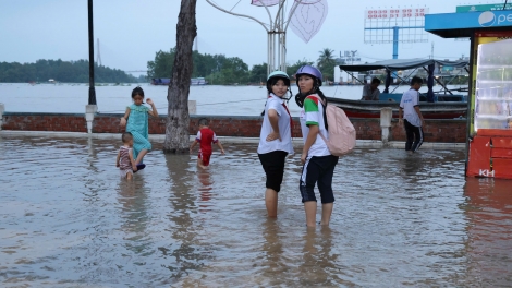 ពត៌មាន ម៉ោង​ ៦