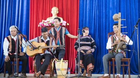 Jơnau "Rùp să rài kis" 