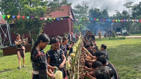 Gum pơgôp hrŏm hơbit akŏ pơdong tơlơi hơdip phrâo